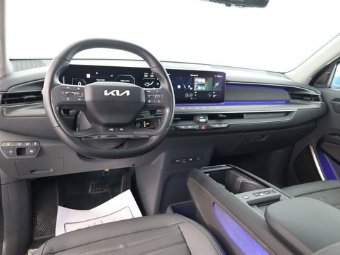 Used 2024 Kia EV9 Land image 13