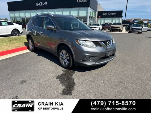 Used 2016 Nissan Rogue SV AWD/4WD image 1