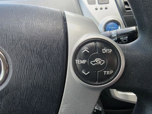 Used 2014 Toyota Prius V Three image 18