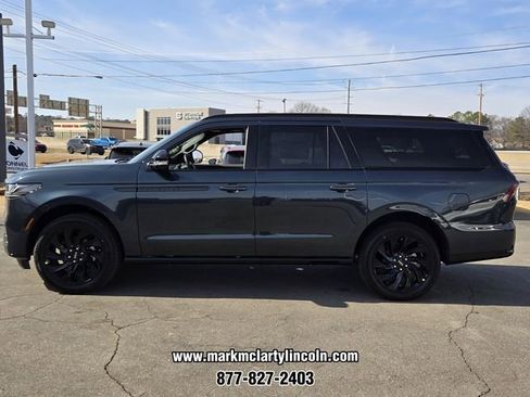 New 2026 Lincoln Navigator L Reserve w/ Jet Appearance Package AWD/4WD image 4
