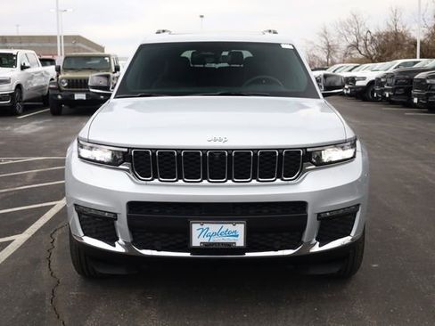 Used 2024 Jeep Grand Cherokee L Limited w/ Luxury Tech Group II image 3