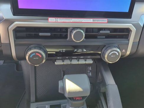 Certified 2025 Toyota Tacoma TRD Off-Road AWD/4WD image 21