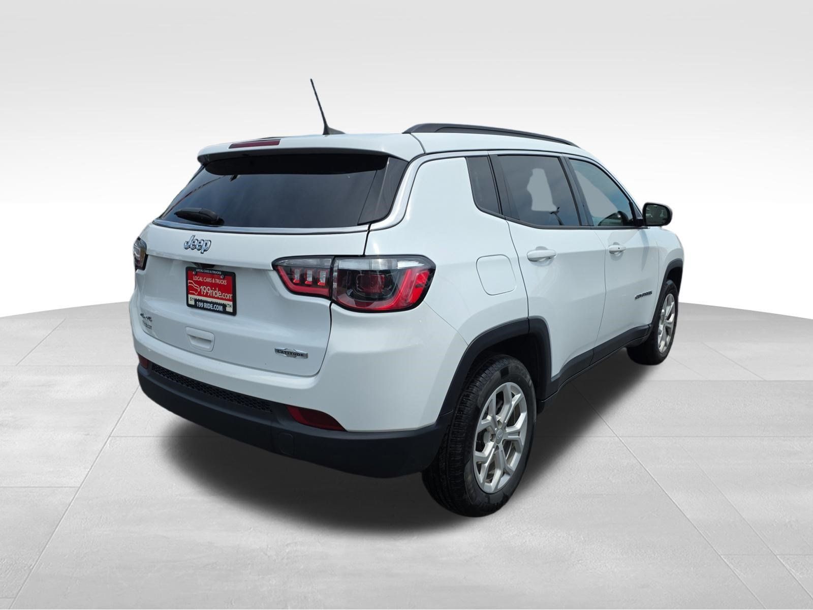 Used 2024 Jeep Compass Latitude AWD/4WD image 5