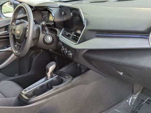 Used 2025 Chevrolet Trax LS image 31