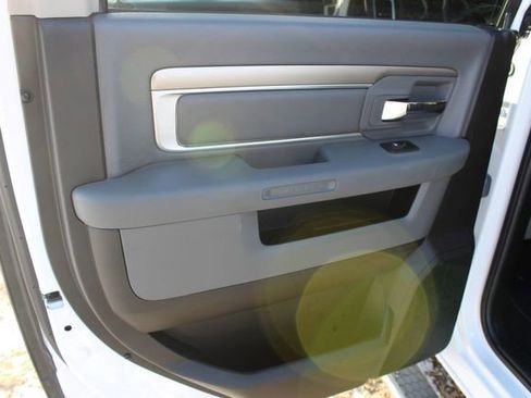 Used 2014 RAM 3500 Big Horn image 26