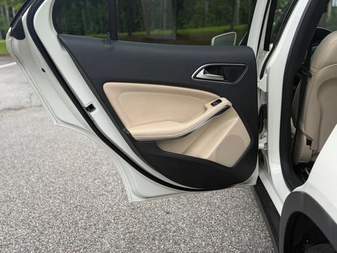 Used 2016 Mercedes-Benz GLA 250 image 12