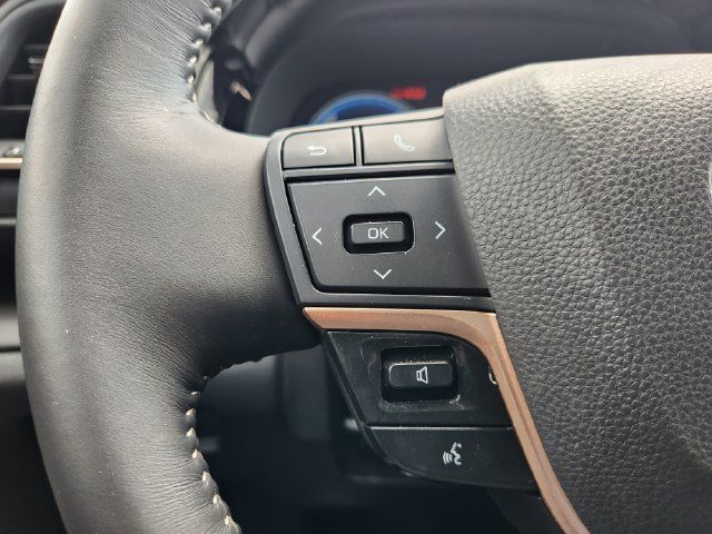 Certified 2024 Toyota Crown AWD/4WD image 27