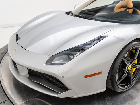 Used 2018 Ferrari 488 Spider image 95