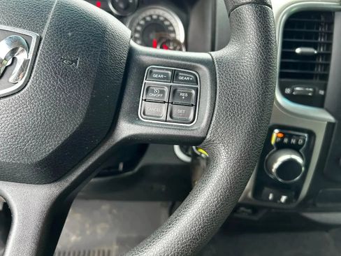 Used 2019 RAM 1500 Classic SLT RWD image 16