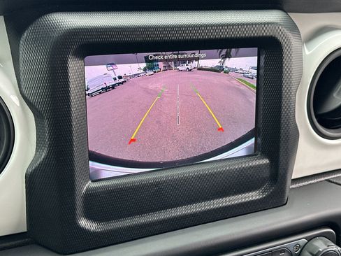 Used 2021 Jeep Wrangler Unlimited Islander image 18