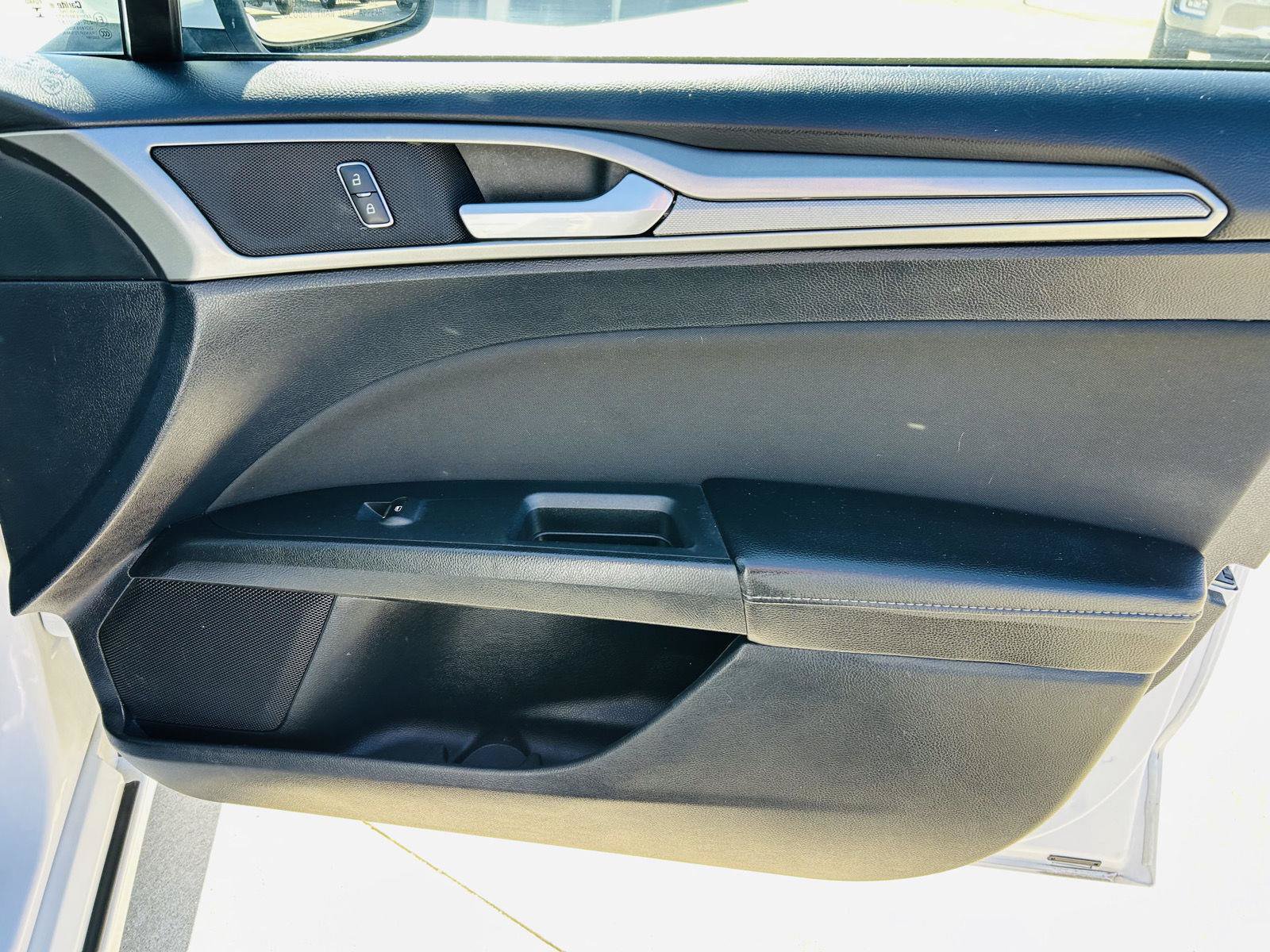 Used 2019 Ford Fusion SE FWD image 27