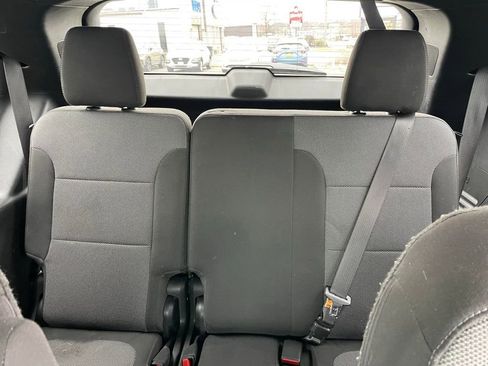 Used 2023 Chevrolet Traverse LT image 8