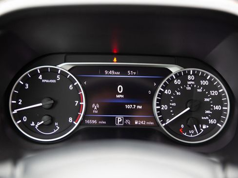 Used 2024 Nissan Sentra SR w/ SR Premium Package image 12