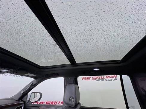 Used 2023 Chevrolet Suburban High Country image 26
