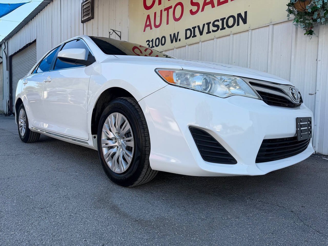 Used 2014 Toyota Camry LE FWD image 1