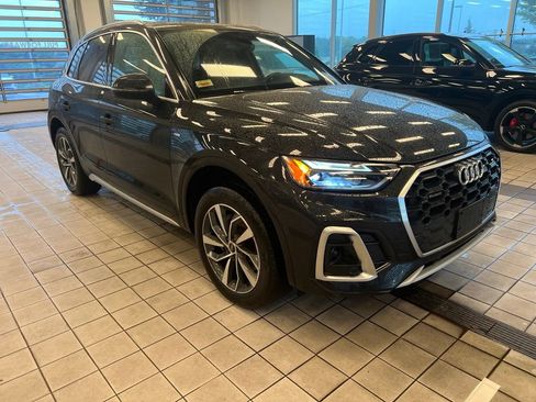 Used 2023 Audi Q5 2.0T Premium w/ Convenience Package AWD/4WD image 3