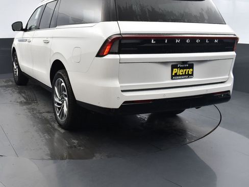 New 2025 Lincoln Navigator L Reserve image 4