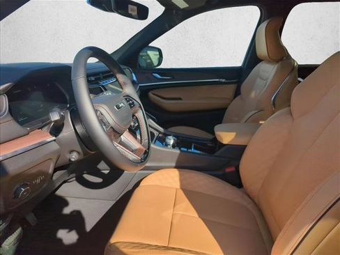 New 2025 Jeep Grand Cherokee Summit image 3