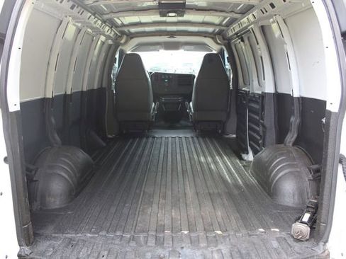 Used 2009 Chevrolet Express 2500 image 15
