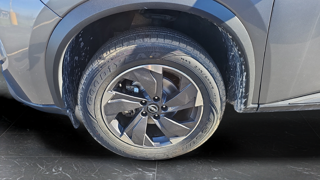 Used 2025 Nissan Rogue SV AWD/4WD image 26