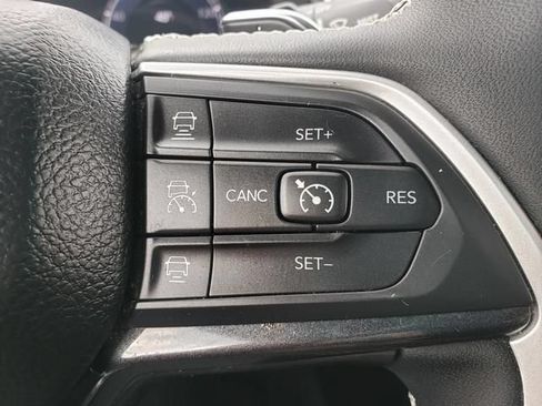 Used 2023 Jeep Grand Cherokee L Laredo AWD/4WD image 25