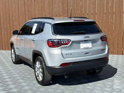 Used 2024 Jeep Compass Latitude image 15