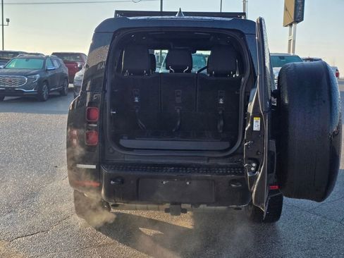 Used 2024 Land Rover Defender 130 X-Dynamic SE image 7