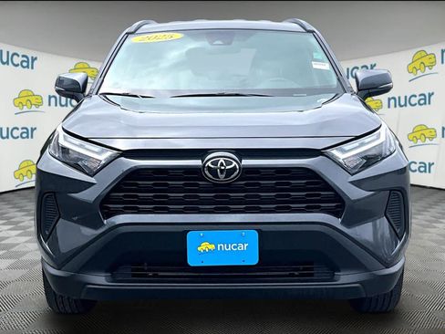 Used 2025 Toyota RAV4 XLE AWD/4WD image 2
