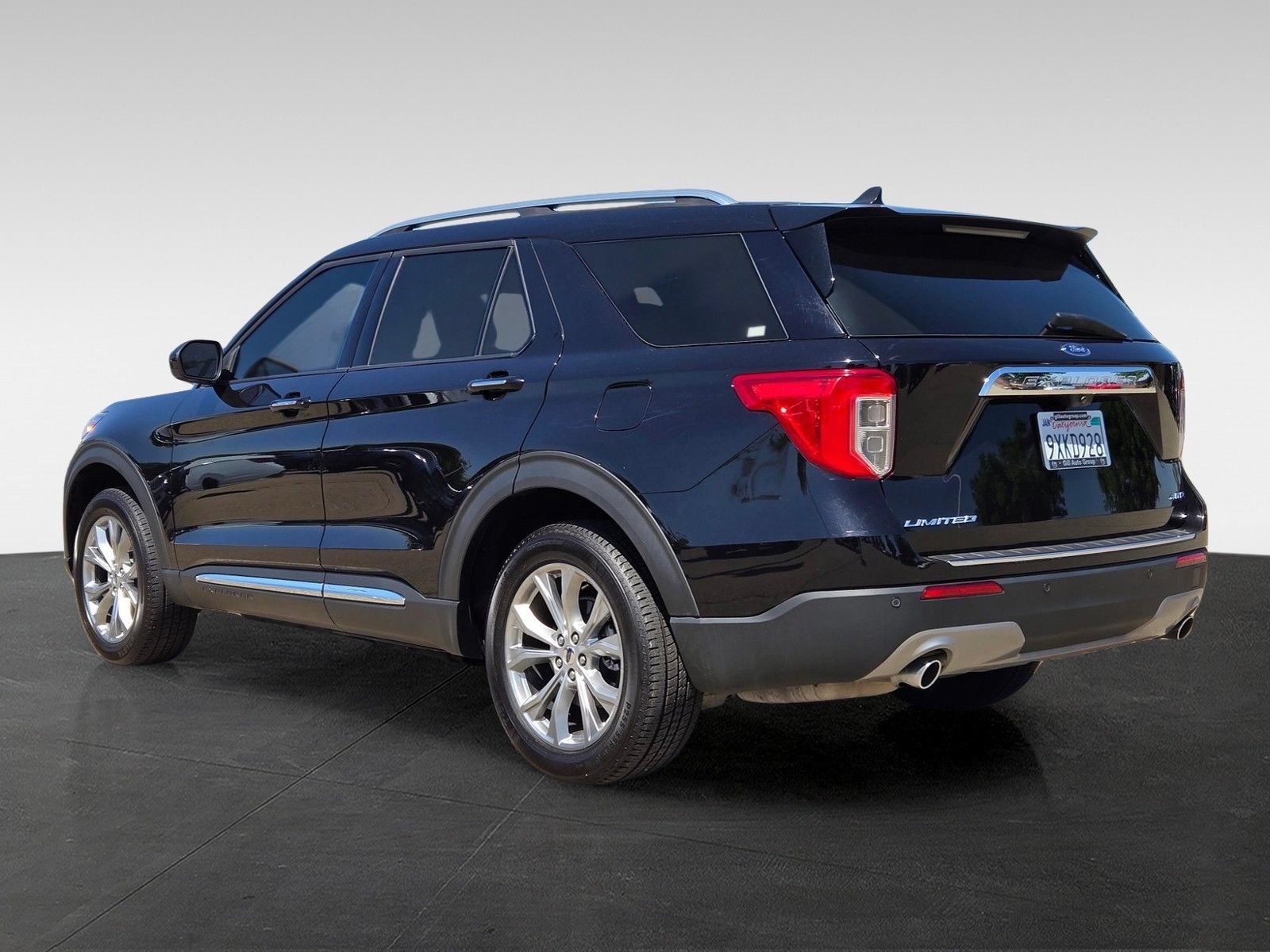 Used 2024 Ford Explorer Limited AWD/4WD image 7