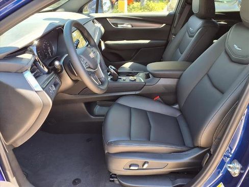 New 2026 Cadillac XT5 Luxury image 13