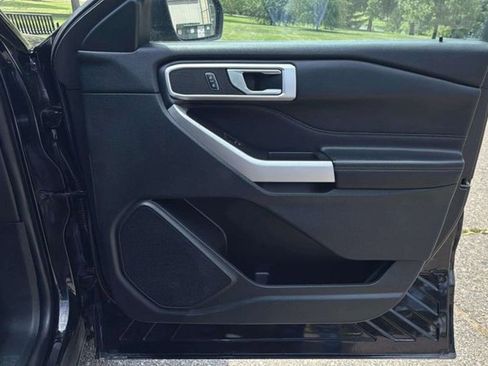 Used 2021 Ford Explorer XLT image 18