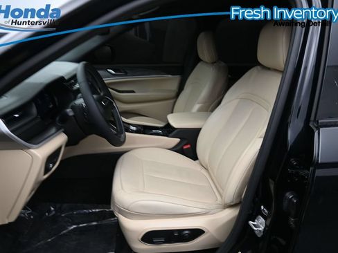 Used 2023 Jeep Grand Cherokee Limited RWD image 12