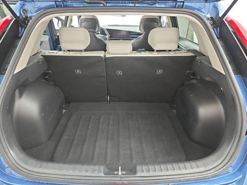 Used 2023 Kia Niro EX FWD image 12
