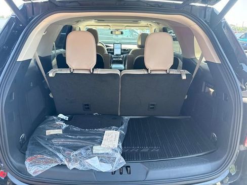 New 2024 Ford Explorer Limited w/ Limited Technology Package image 4