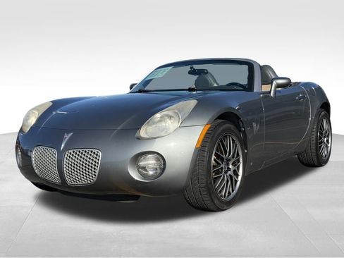 Used 2007 Pontiac Solstice Convertible w/ Premium Package image 2