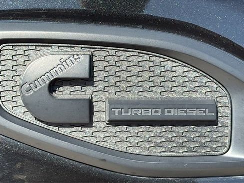 Used 2018 Nissan Titan SV w/ SV Convenience Package image 4