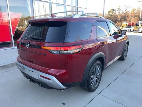 Used 2022 Nissan Pathfinder SL w/ SL Premium Package image 4