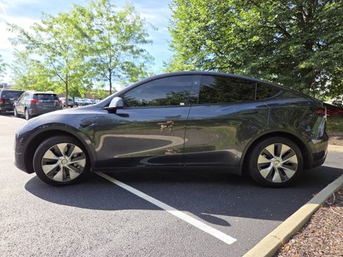 Used 2024 Tesla Model Y Long Range AWD/4WD image 20