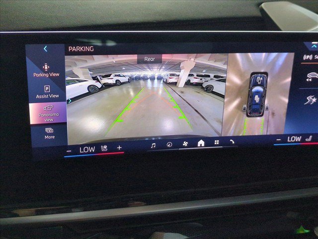 Used 2026 BMW X7 xDrive40i w/ M Sport Package AWD/4WD image 14