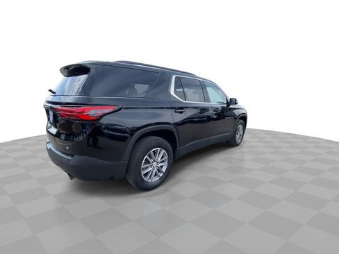 Used 2023 Chevrolet Traverse LT FWD image 2