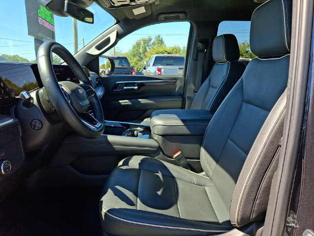 Used 2026 Chevrolet Suburban Premier AWD/4WD image 13
