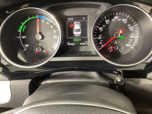 Used 2016 Volkswagen Jetta SEL Premium image 31