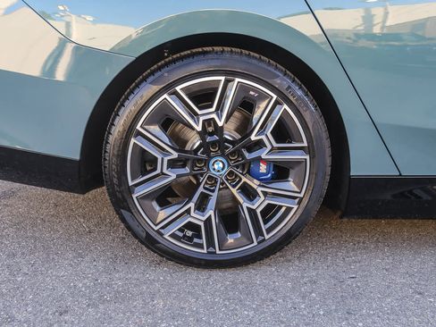 Used 2025 BMW i5 xDrive40 image 8