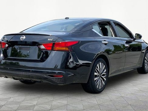 Used 2024 Nissan Altima 2.5 SV FWD image 5