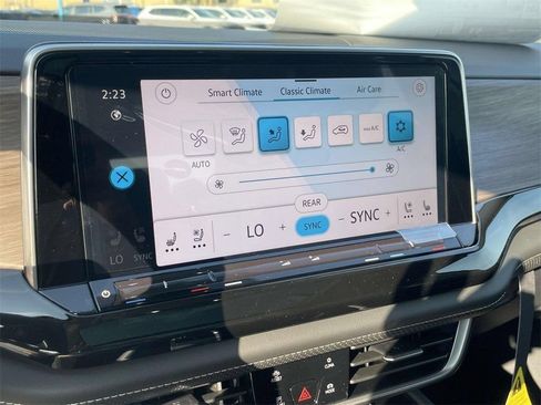 Used 2025 Volkswagen Atlas SEL Premium R-Line AWD/4WD image 28