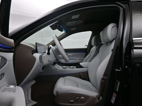 Used 2026 Genesis GV70 2.5T Advanced AWD/4WD image 23