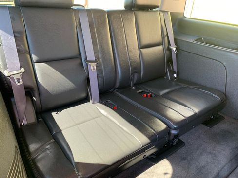 Used 2011 Cadillac Escalade Luxury RWD image 18