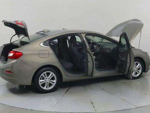 Used 2017 Chevrolet Cruze LT image 12
