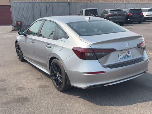 Used 2025 Honda Civic Sport image 5