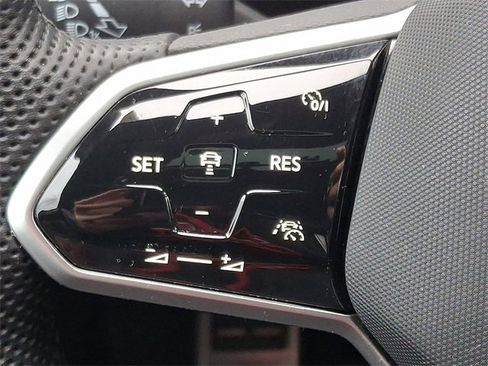 Used 2024 Volkswagen Tiguan SE R-Line image 21